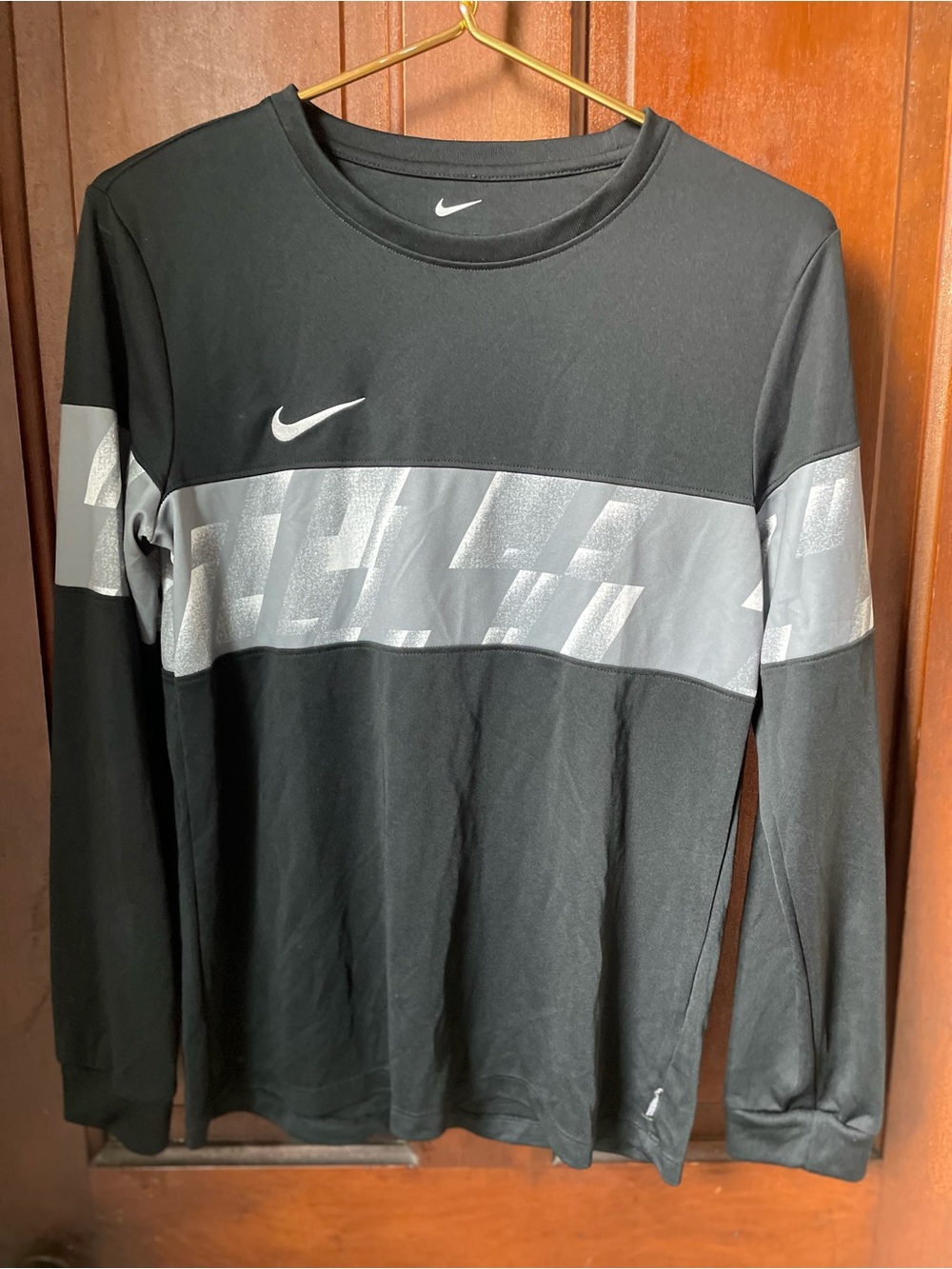 Nike dri fit boys extra large long sleeve black athletic shirt